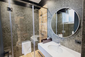 Deluxe Apartment, 1 Bedroom, Balcony | Bathroom | Combined shower/bathtub, bathrobes, slippers, towels - Lej & Laj Residence (Sukth)