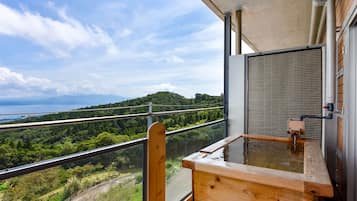 Deluxe Suite | 1 bedroom, in-room safe, desk, free WiFi