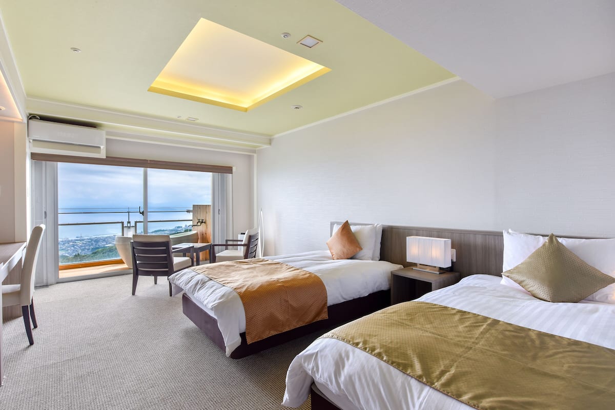 Kamar Twin Standar | Seprai premium, brankas, meja kerja, dan Wi-Fi gratis