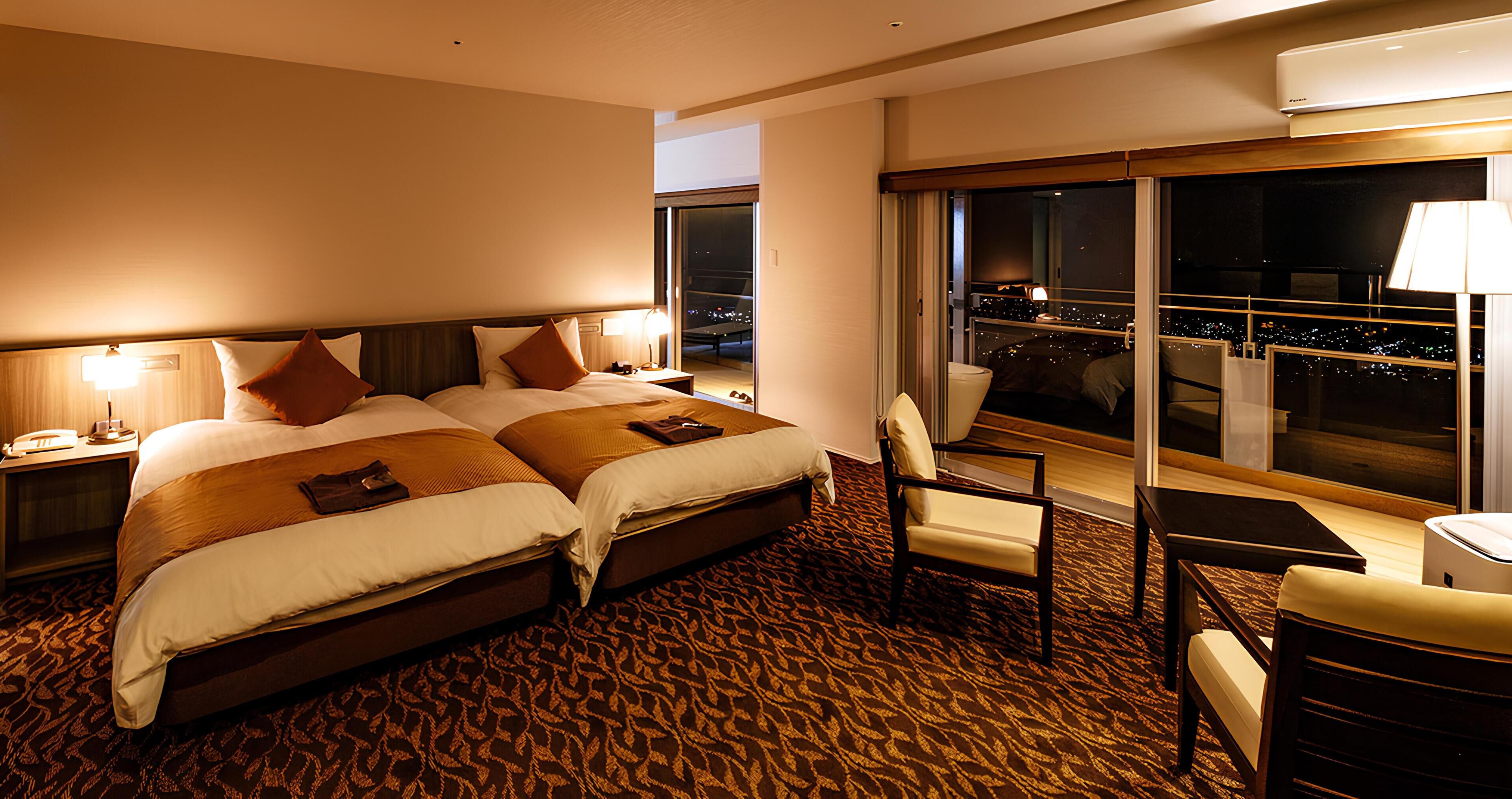 Executive Suite | Premium bedding, in-room safe, desk, free WiFi