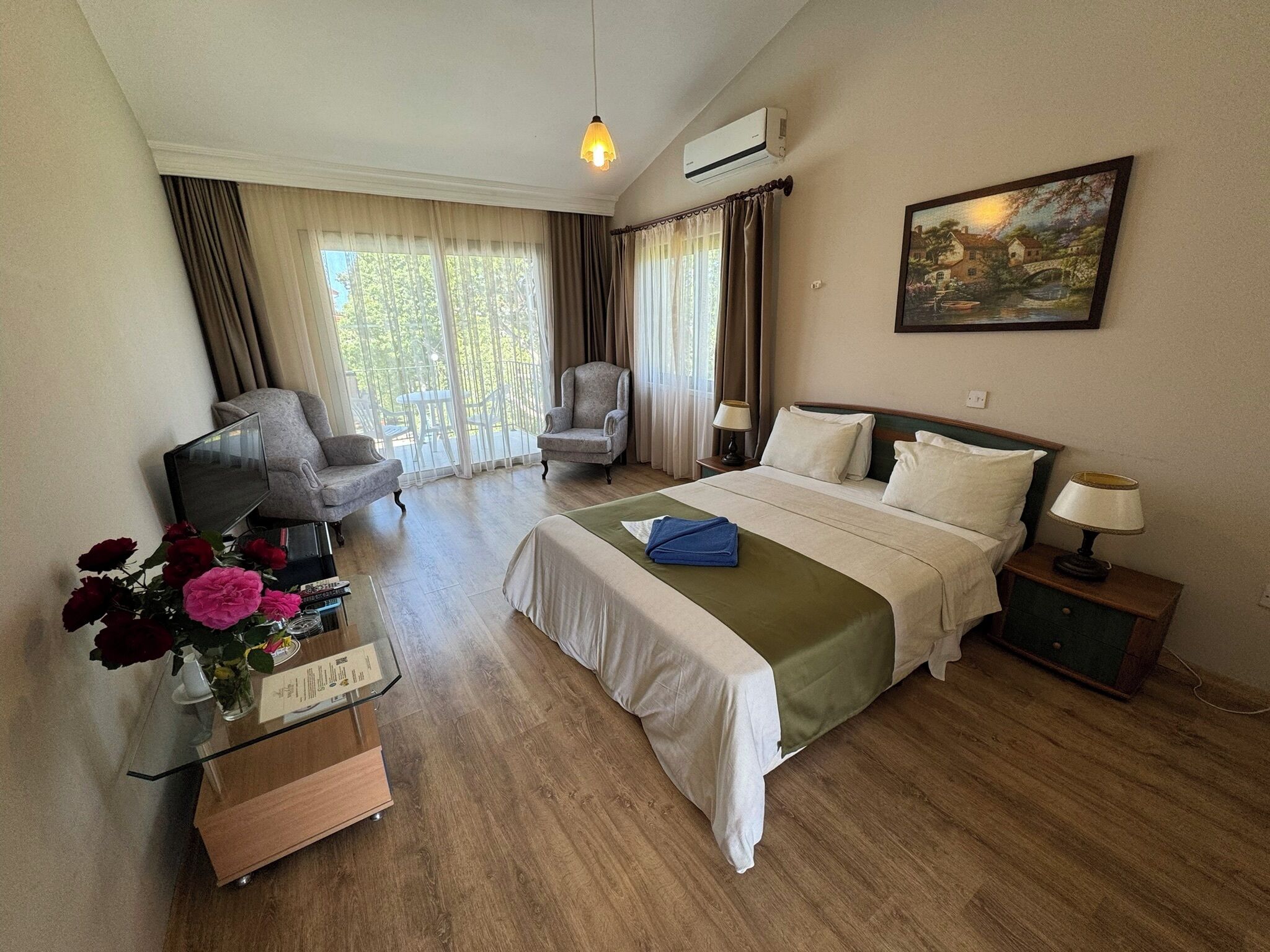 In-room safe, blackout curtains, free WiFi, bed sheets