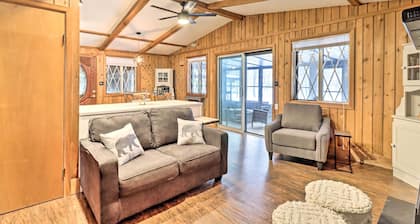 Near Skiing: Pocono Lake Cabin w/ Screened Patio