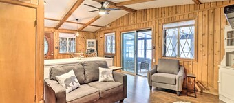Near Skiing: Pocono Lake Cabin w/ Screened Patio