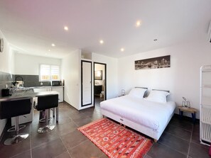 4 bedrooms, WiFi - Villa + studio in the hills above Cogolin (Cogolin)