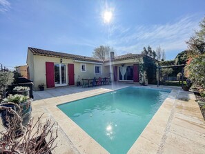 Outdoor pool - Villa + studio in the hills above Cogolin (Cogolin)