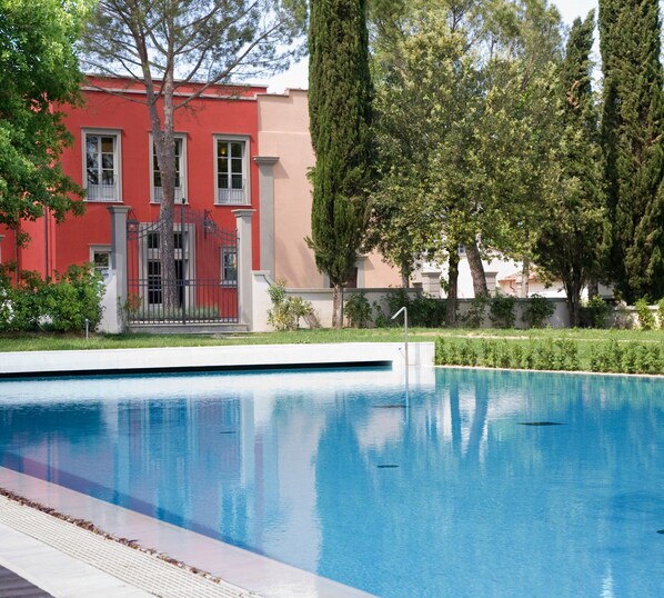 Seasonal outdoor pool