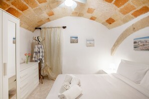 1 chambre, fer et planche Ă repasser, draps fournis