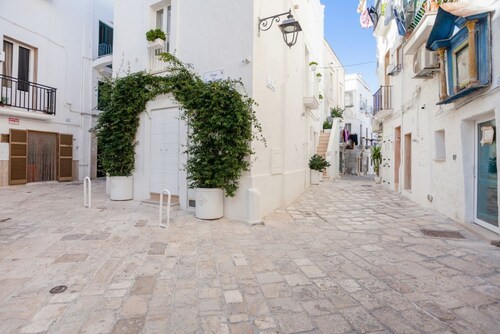 GuestHost - NEW! Apt in the heart of Monopoli! 200m from sea!