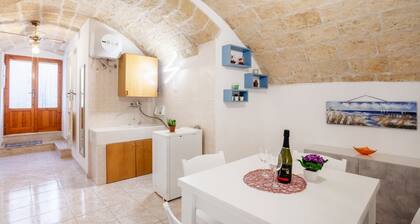 NEW! Apt in the heart of Monopoli! 200m from sea!