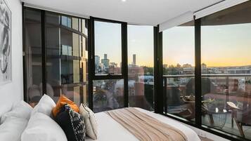 2 bedrooms, desk, iron/ironing board, WiFi