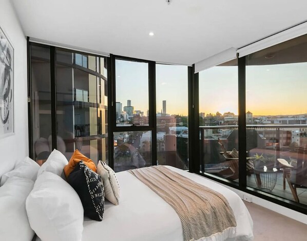 2 bedrooms, desk, iron/ironing board, WiFi