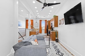 Smart TV, Netflix, streaming services, offices