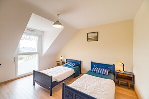 3 bedrooms, iron/ironing board, travel crib