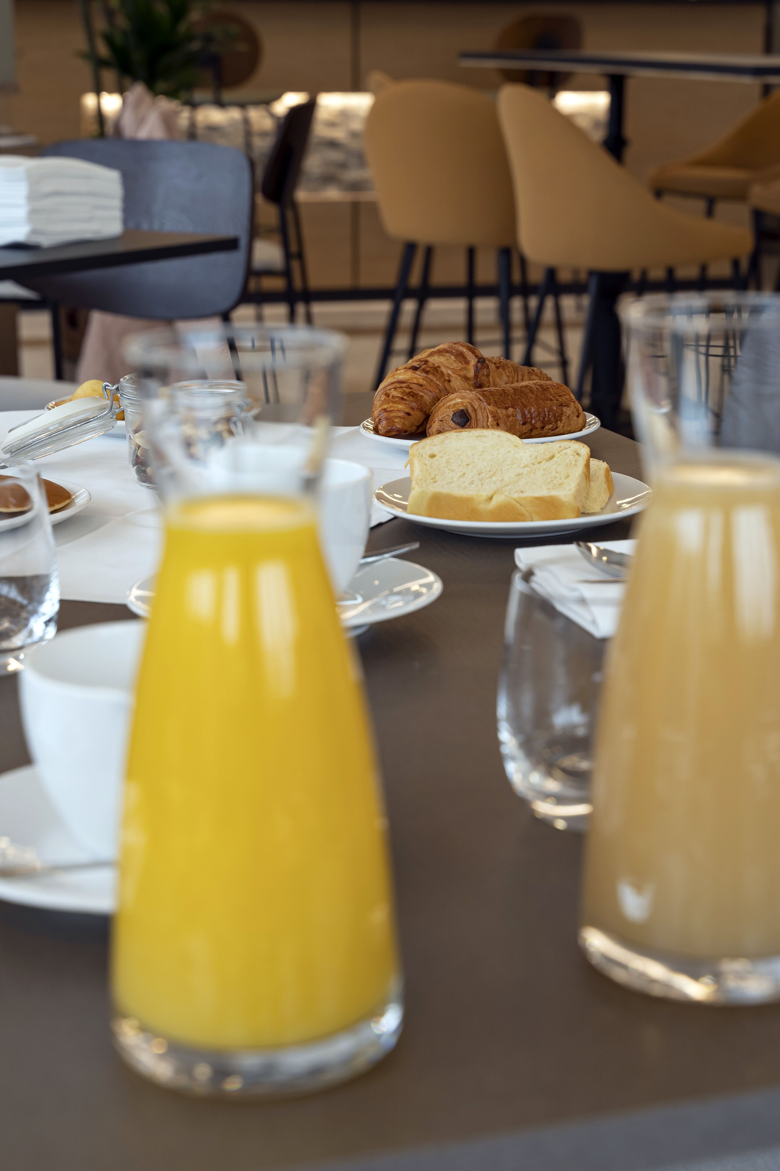 Daily buffet breakfast for a fee