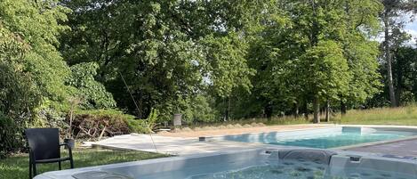 Bain à remous extérieur