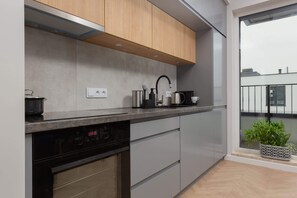 Kühlschrank, Ofen, Herdplatte, Geschirrspüler