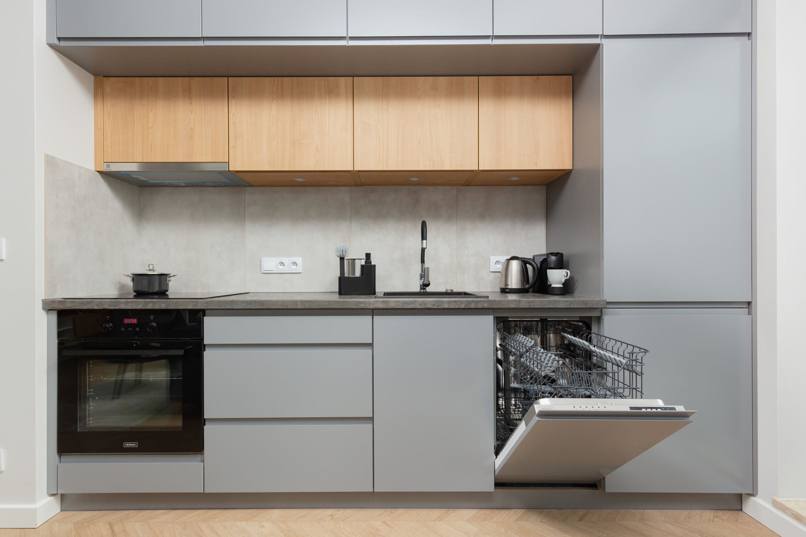 Fridge, oven, stovetop, dishwasher