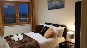 2 bedrooms, desk, iron/ironing board, free WiFi