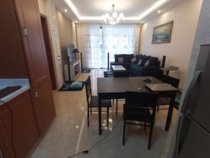 Appartement, 1 slaapkamer | Woonruimte | Een flatscreentelevisie