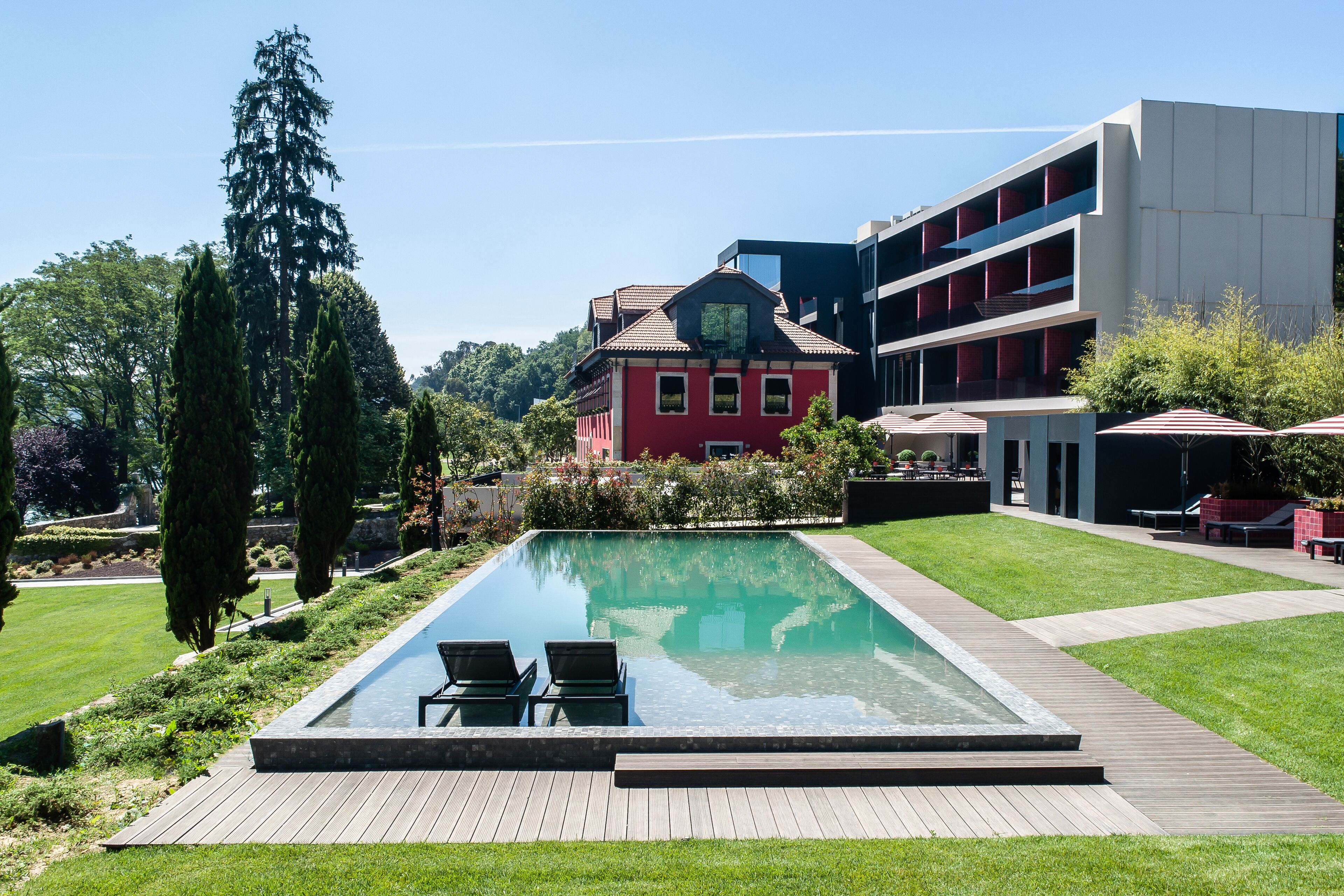 季节性开放的室外游泳池