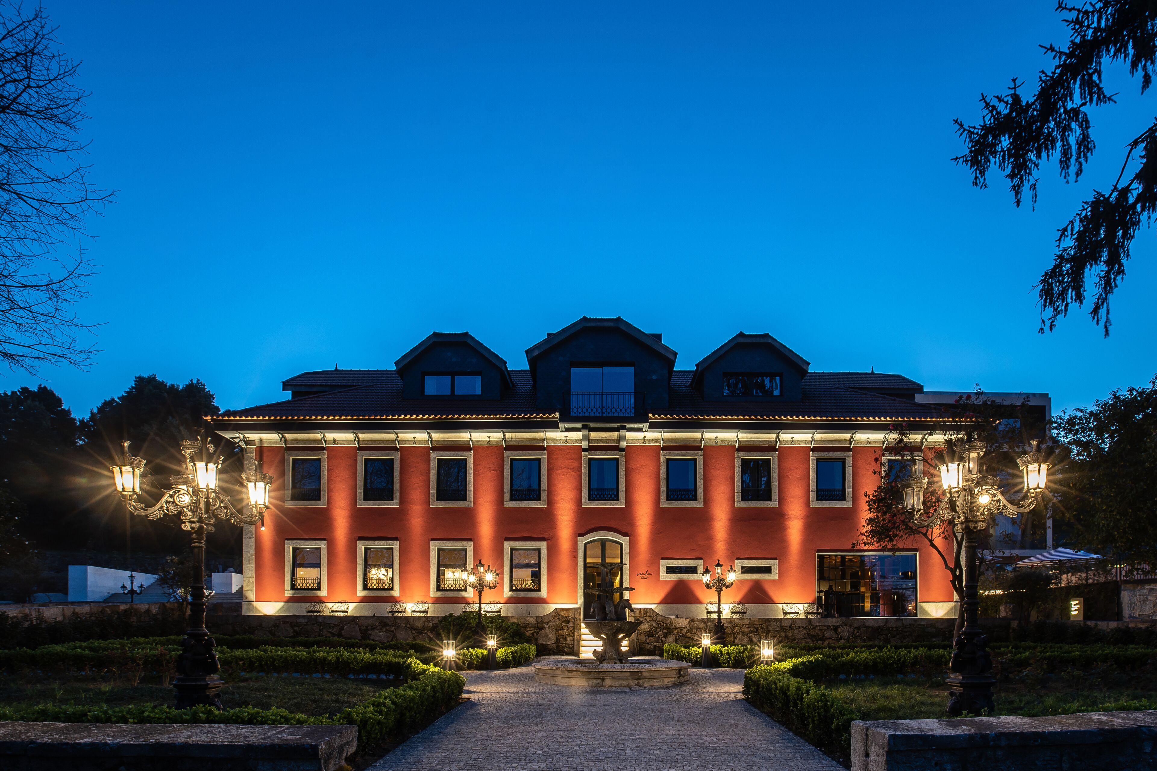 Facciata della struttura - sera/notte