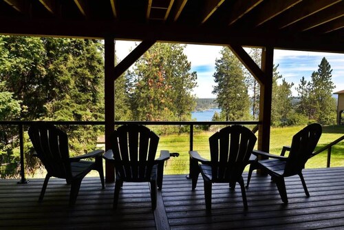 Hilltop Lodge - Beautiful Hayden Lake Home W/ Deck