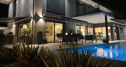 VILLA WITH POOL - TALLOIRES