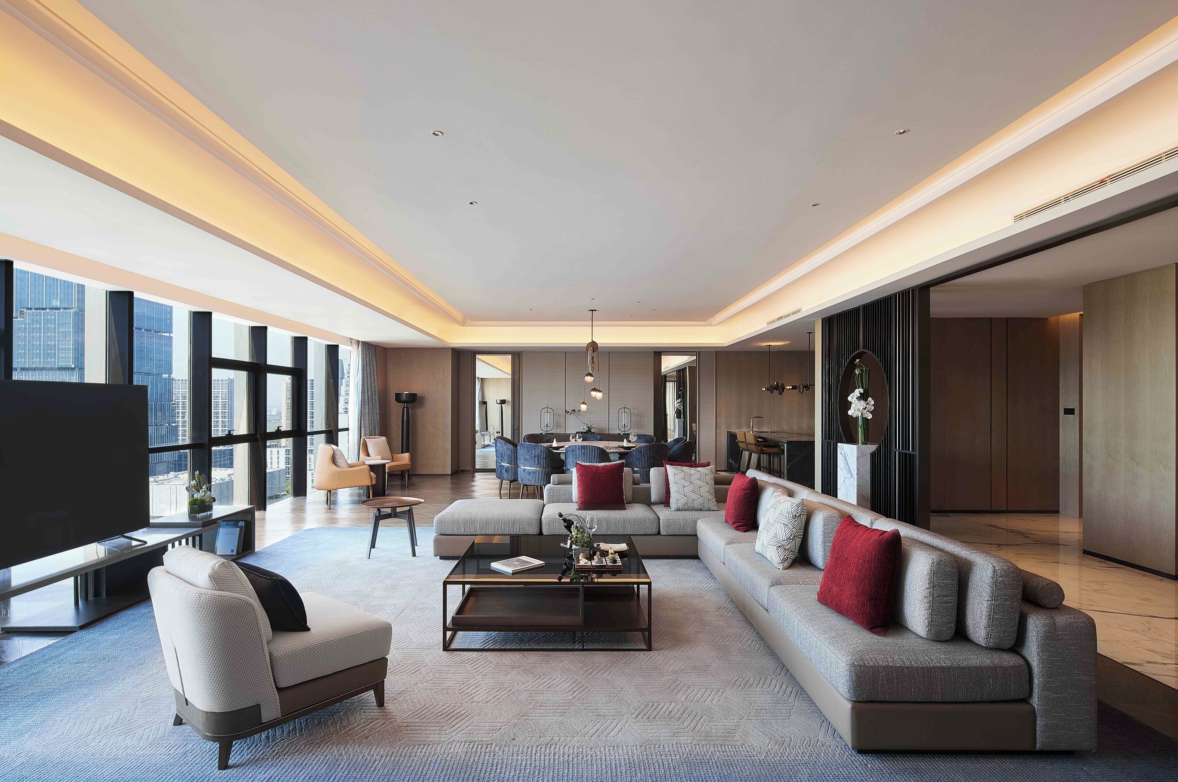 Royal Suite, 1 Single Bed | Premium bedding, down duvets, minibar, laptop workspace