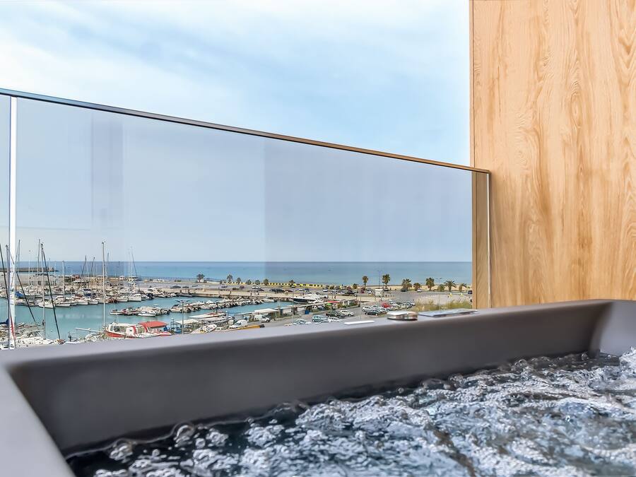 Rom – superior | Safe på rommet, lydisolert, wi-fi (inkludert) og sengetøy