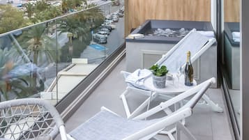 Habitación superior | Caja fuerte, sistema de insonorización, wifi gratis y ropa de cama