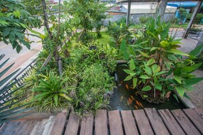 Property grounds - Work-Friendly Studio Apartment + stable Wi-Fi in peaceful residential area (Siem Reap)