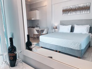In-room safe, individually decorated, individually furnished, desk - Azure Mare Studios (Corfu)