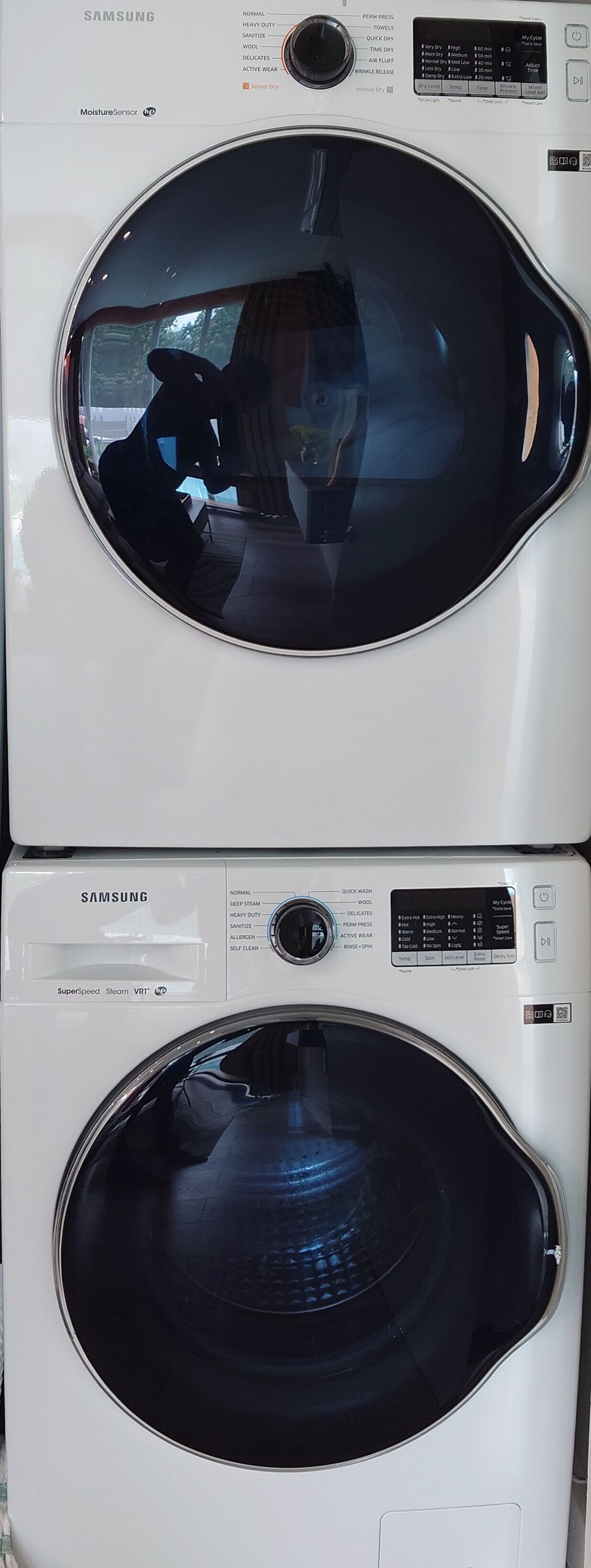 Deux lave-linge Samsung dotés d’un capteur d’humidité.