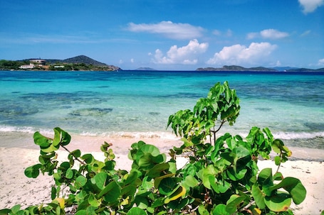 Beach nearby, beach towels. Generator! Private Pool Villa - Sapphire Beach 5min walk & Washer/Dryer WiFi 9