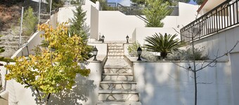 Nestor Hillside Moniatis House