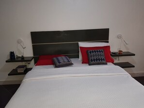 1 bedroom, iron/ironing board, free WiFi, bed sheets - YOUR CONDO (Kampala)