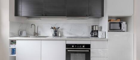 Køleskab, mikrobølgeovn, ovn, opvaskemaskine