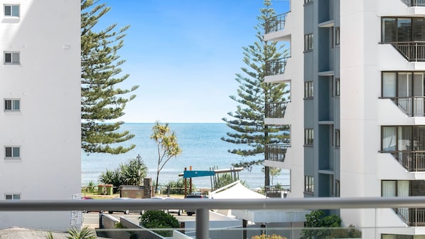 Property grounds - Eden Apartments Unit 401 Modern 2 bedroom Apartment Close to the Beach in Rainbow Bay - Free Wifi (Coolangatta)