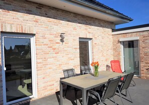 Outdoor dining - Exclusive vacation apartment in a quiet, central location in Rhauderfehn! (Rhauderfehn)
