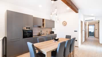 Superior Apartment | Private kitchen | Oven, toaster, mixer, cookware/dishes/utensils