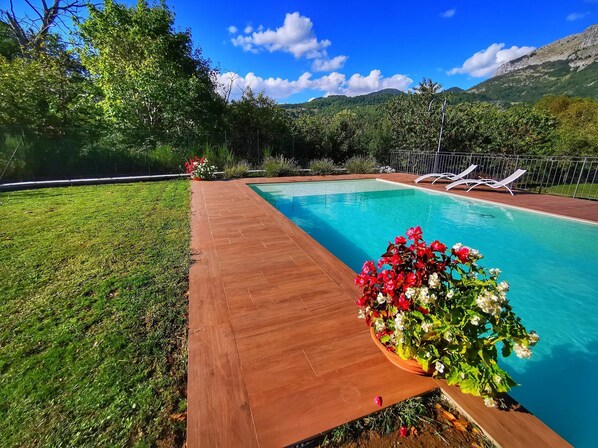 Piscina all'aperto, una piscina riscaldata
