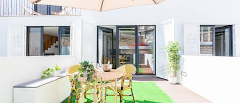 Habitación, 1 cama matrimonial | Terraza o patio