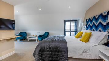 Luxury Double Room | Individually decorated, individually furnished, desk, laptop workspace