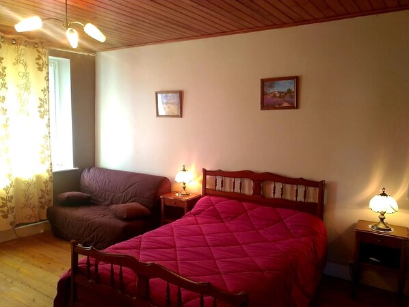 3 makuuhuonetta, silitysrauta/-lauta, vauvan matkasänky, ilmainen Wi-Fi