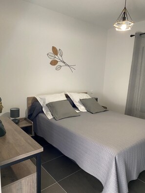 2 bedrooms, iron/ironing board, travel cot, free WiFi - Superb T3 N°1 Garden level Apartment, swimming pool, terrace (bastia)