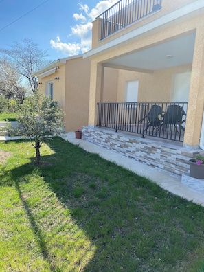 Terrace/patio - Superb T3 N°1 Garden level Apartment, swimming pool, terrace (bastia)