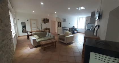 Apparemmet situe a lacaune les bains. Pour 5 personnes.