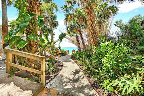 Waterfront-20 Steps to Private Beach-1+ BR-Pets OK-Kayaks-SUPs-Best Sharkteeth
