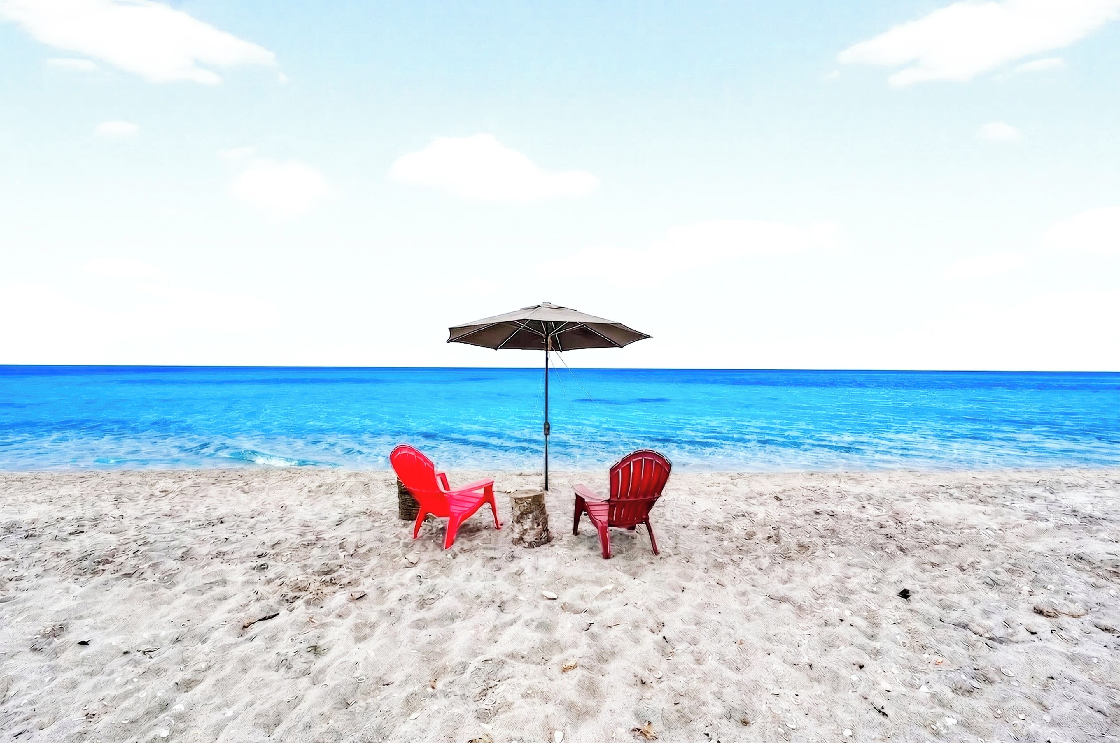 Plage, chaises longues, serviettes de plage