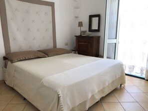 2 bedrooms, iron/ironing board - 11CENTRO - 11C PORTO FARO (Palau)